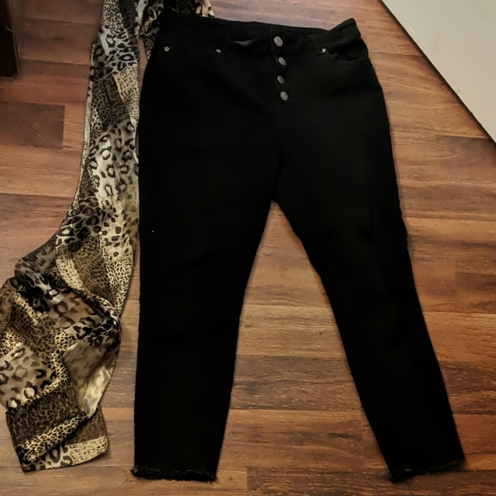 Maurices size 11/12 button up jeans